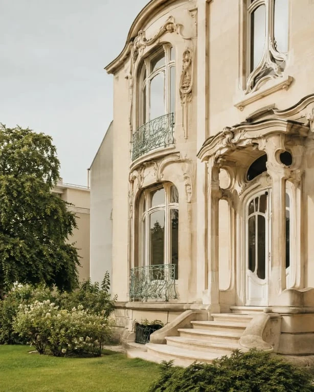 Visiter la Villa Majorelle à Nancy, façade extérieure de la villa et son jardin